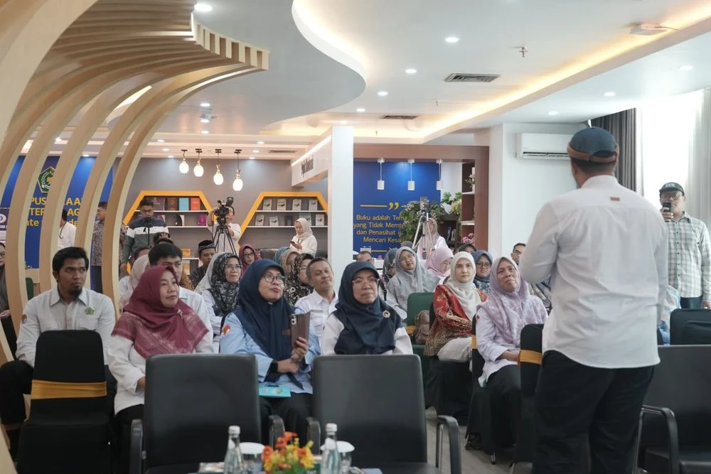 Kolaborasi Bumi Aksara dan Perpustakaan Kemenag RI Hadirkan Bedah Buku “Belajar Ngajar dengan Cinta” Bersama Kevin Kautsar untuk Perkuat Kompetensi Komunikasi Guru